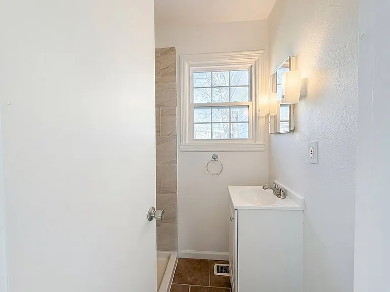 410 B St — Photo 13