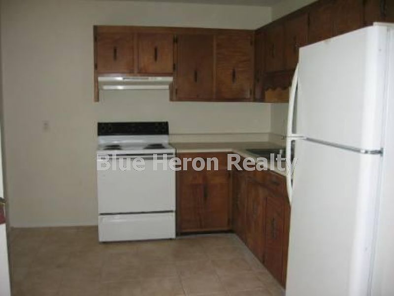 2nd image of 2407 E 10th St APT A