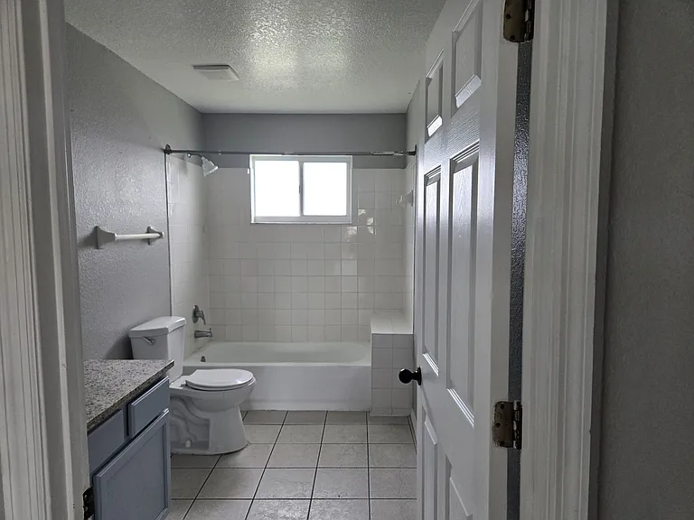 2319 Prime Cir #B — Photo 9