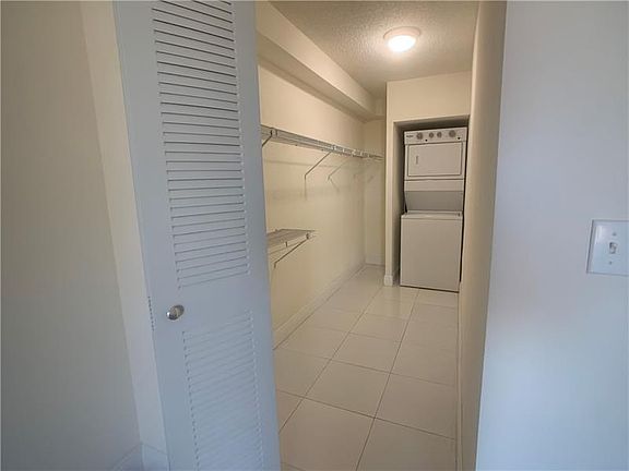 5th image of 19455 NE 10th Ave #2-236