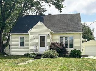 320 Eldora Rd, Hudson, IA 50643