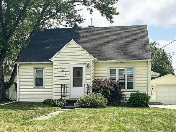320 Eldora Rd, Hudson, IA 50643