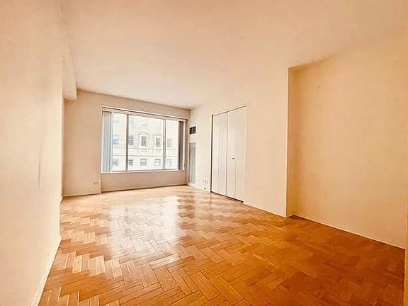 4th image of 200 E 69th St APT 5C