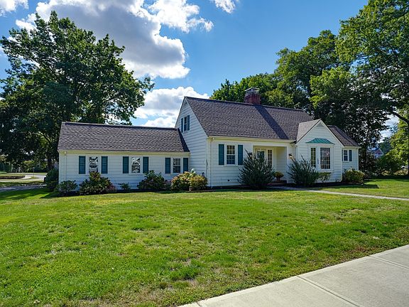 2nd image of 122 Maple St