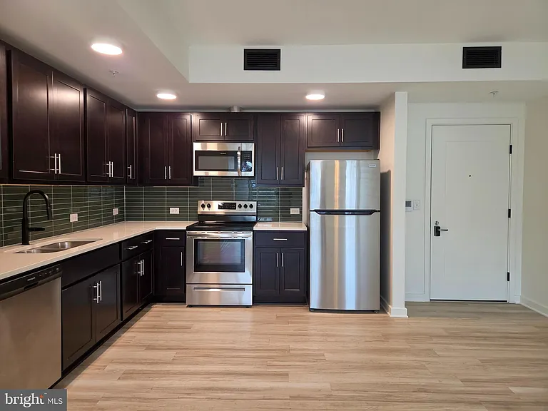 102 Hanover St #204 — Photo 4