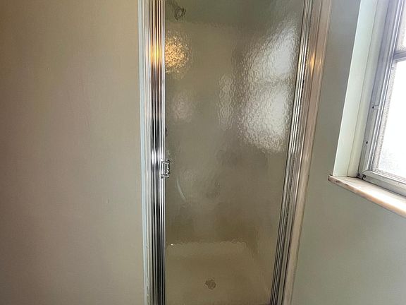 5th image of 3264 Milton Ave