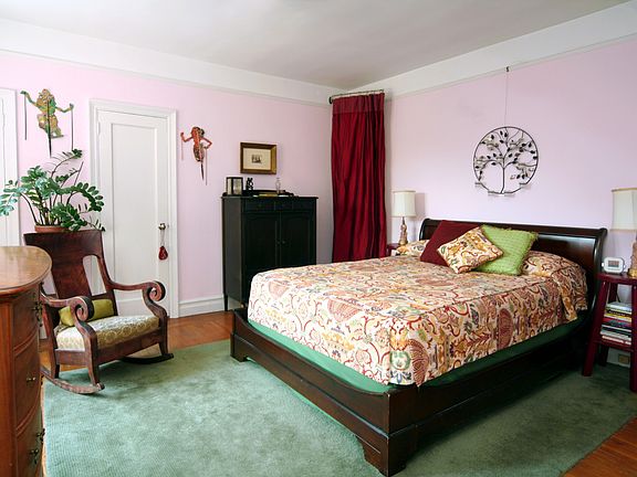 3rd image of 209 W 104th St APT 2E