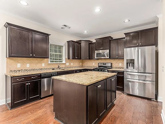 5th image of 4522 Cottendale Dr