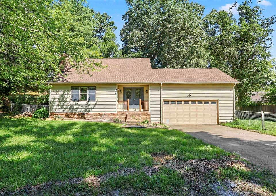 1st image of 155 Woodlawn Ct