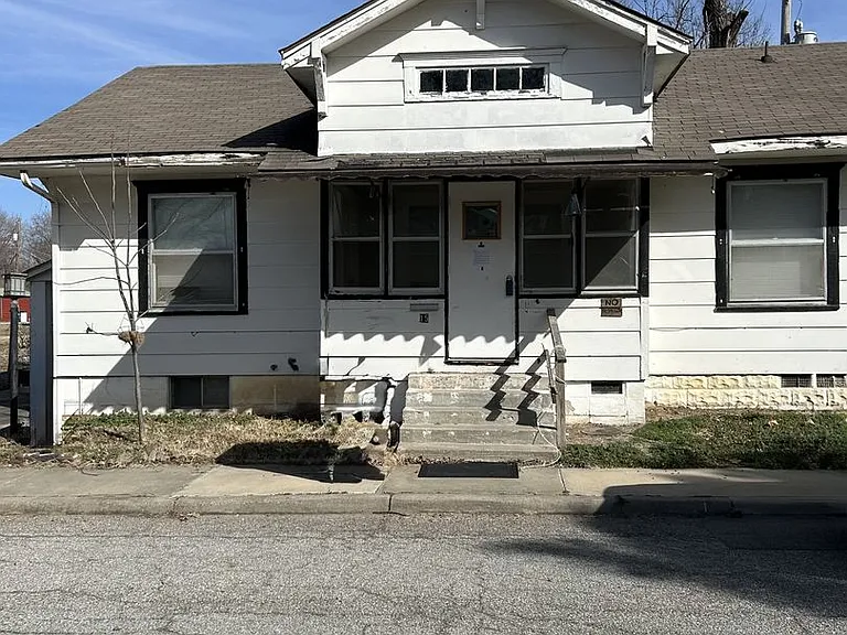 15 4th Street Cir — Photo 1