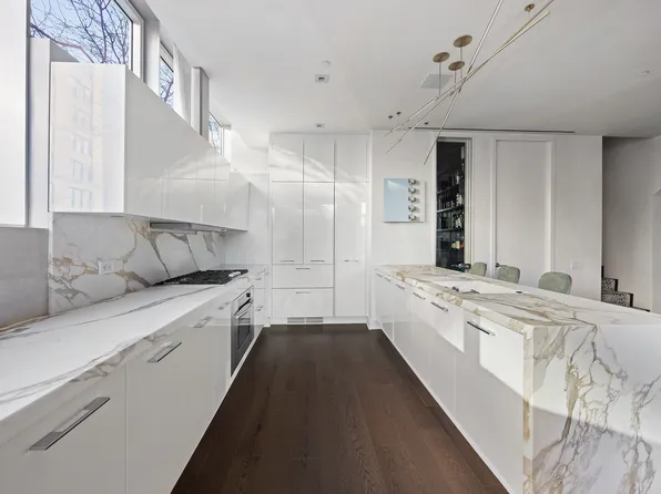 471 Washington Street image 8 of 14