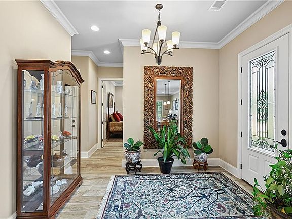 4th image of 401 Hogan Ct