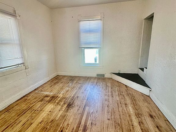 4th image of 212 Robertson Ave