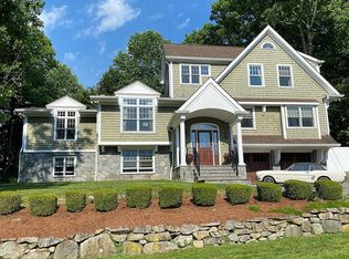 215 Locust Rd, Pleasantville, NY 10570