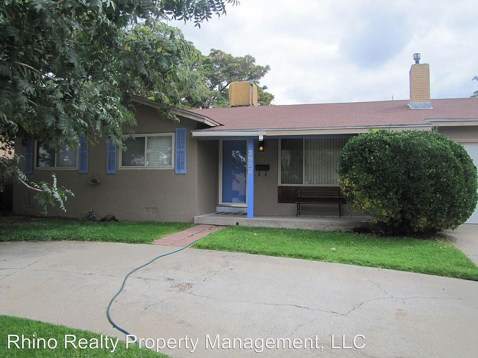 1st image of 2932 Dakota St NE