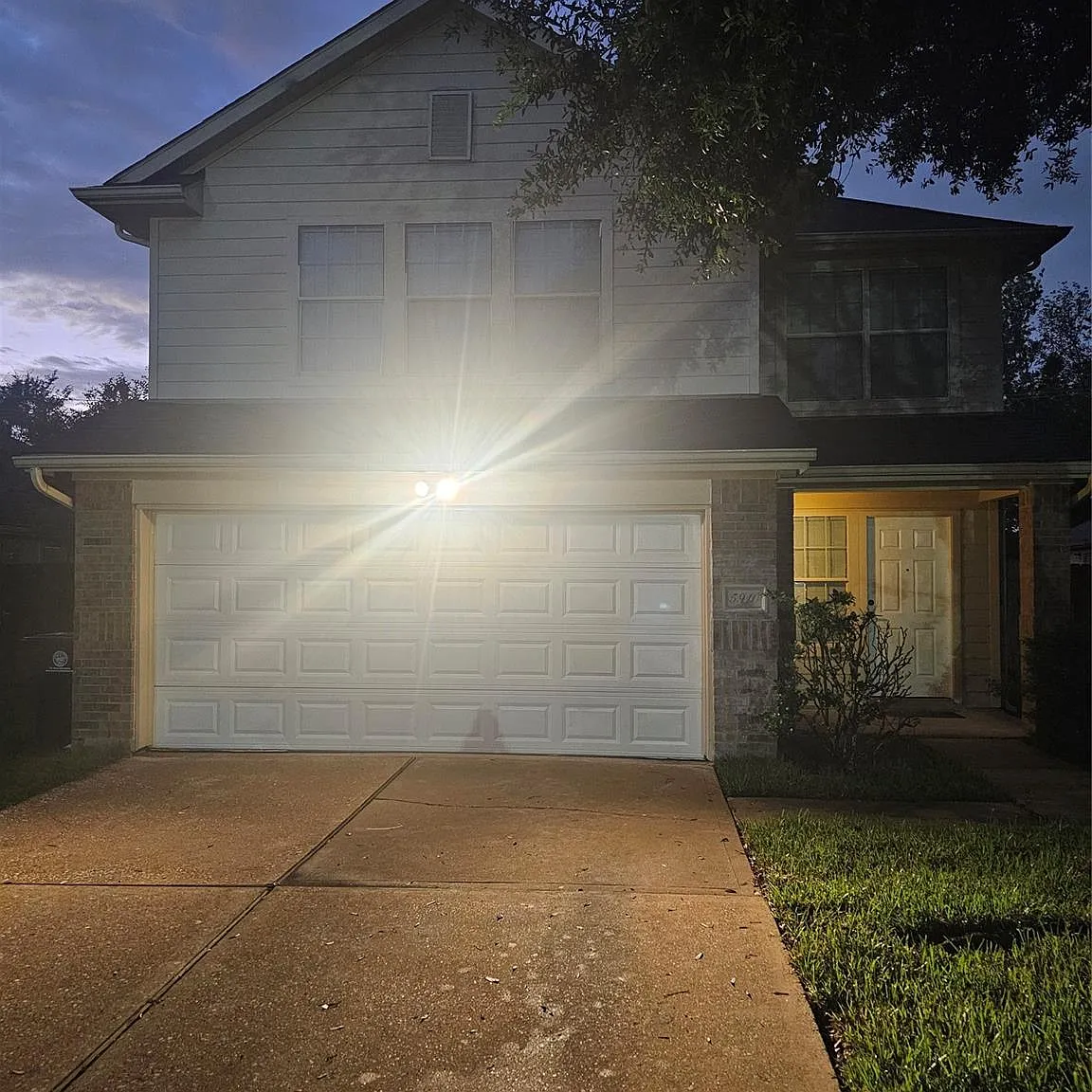 4 bed, 2.5 bath, 2220 sqft, $2,100 — Photo 1
