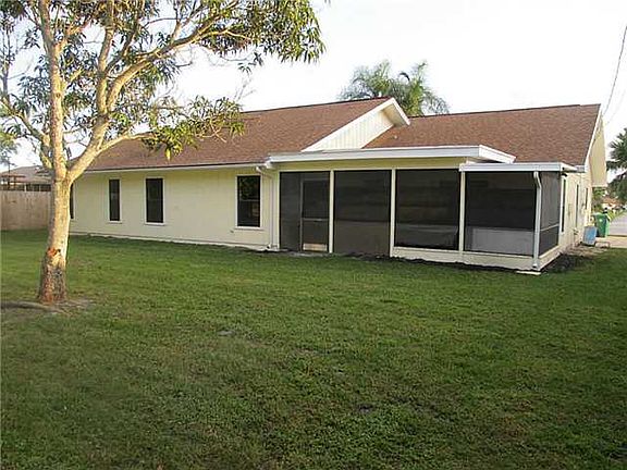 2nd image of 1379 SE Petunia Ave