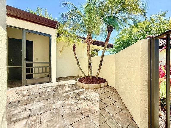 4th image of 5317 Fig Palm Way #B