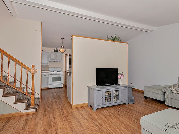 5th image of 2316 E Grand Ave