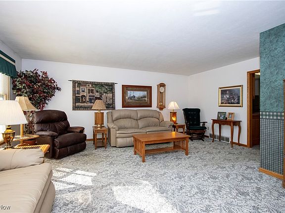 2nd image of 25 Gloria Ave