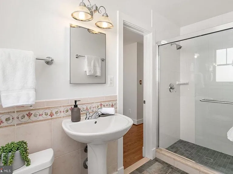 4304 Chestnut St — Photo 22