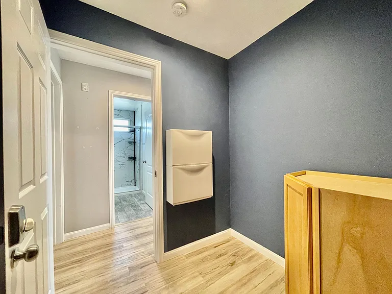 Poplar Ave — Photo 14