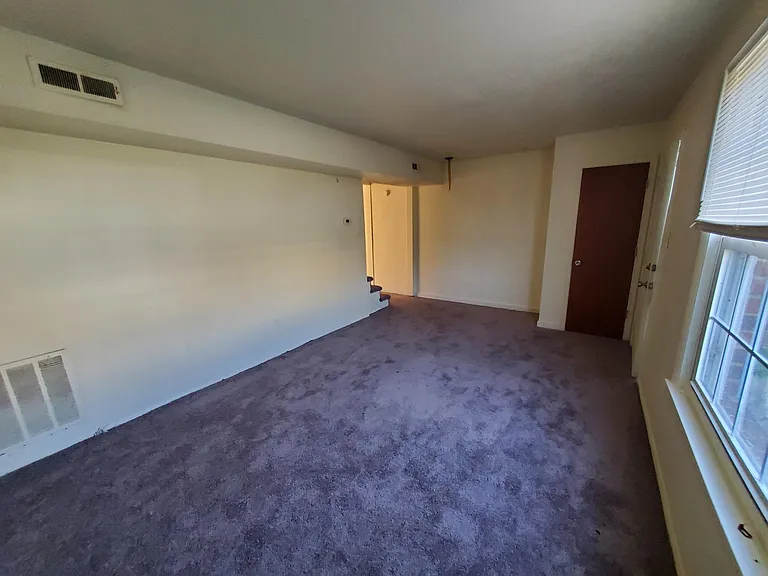 309 Bernie Ct — Photo 6