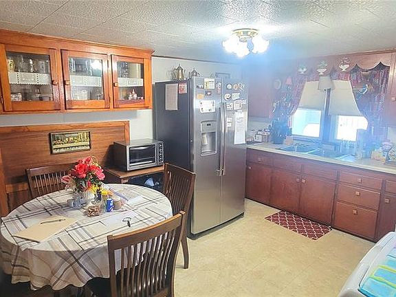 5th image of 407 S Lindner Ln