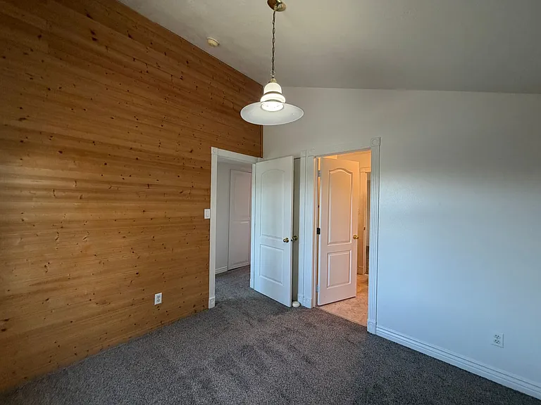 135 N 350 W — Photo 39