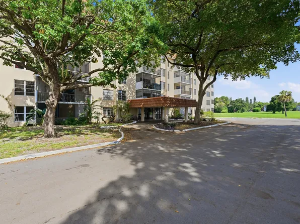 4158 Inverrary Dr, Lauderhill, FL