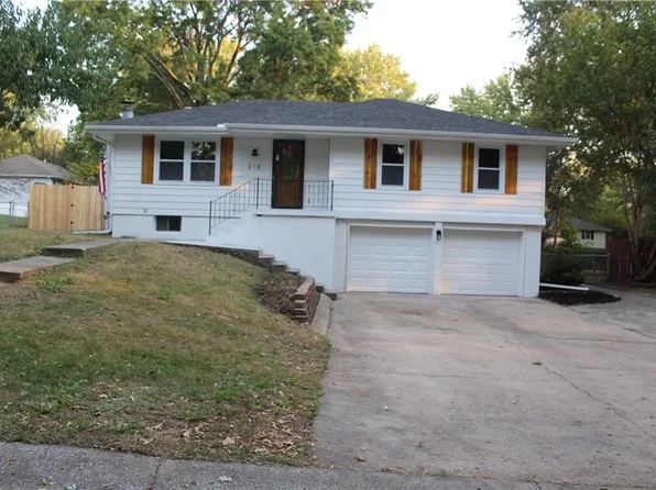 218 SW 21st St, Oak Grove, MO 64075