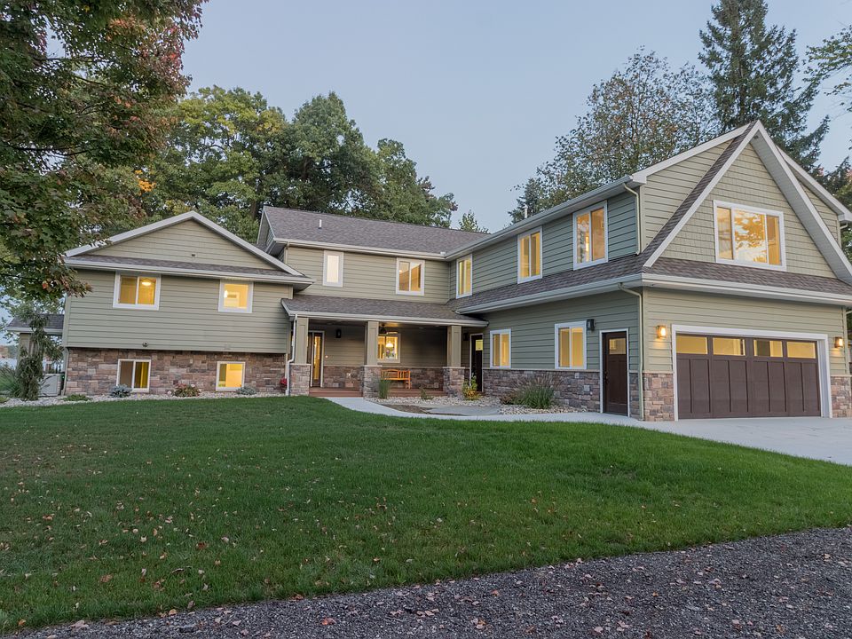 1st image of 9517 Woodlawn Dr