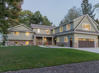 9517 Woodlawn Dr, Portage, MI 49002