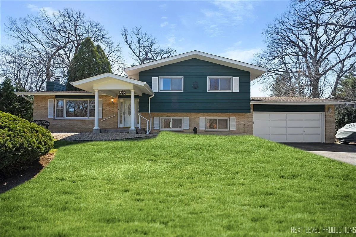 30W471 Mulberry Dr photo 1