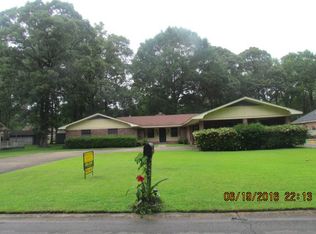 105 Greenbriar Cir, Crossett, AR 71635