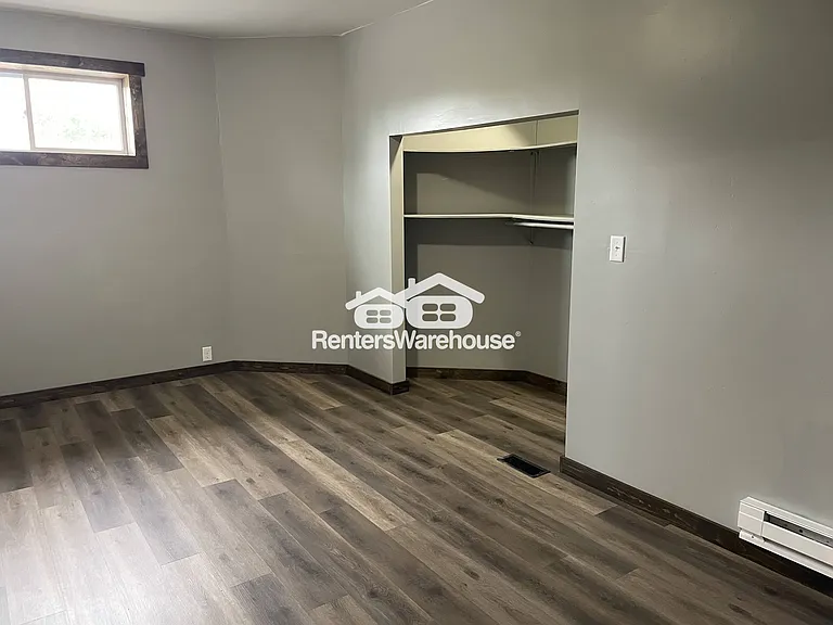 1496 E Division Ave — Photo 6