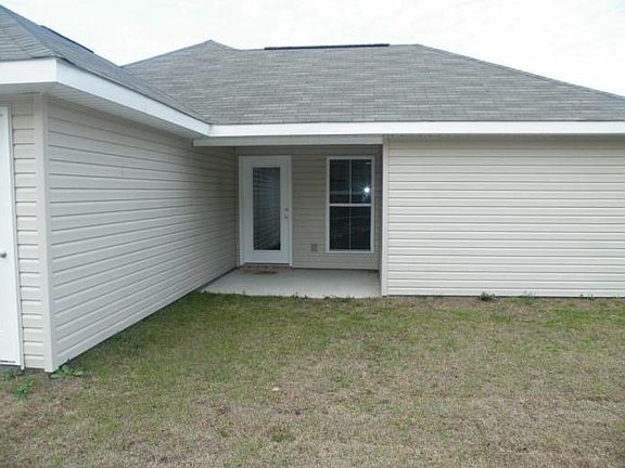 COVERED BACK PATIO