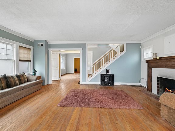 5th image of 568 Johnson St