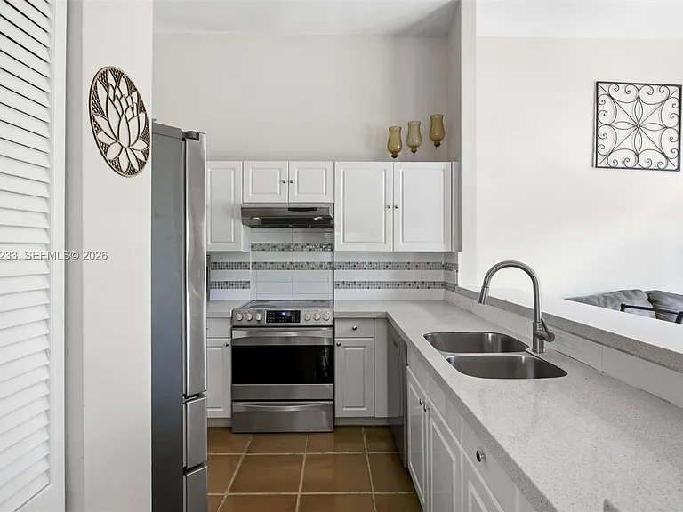 411 Bermuda Springs Dr — Photo 18