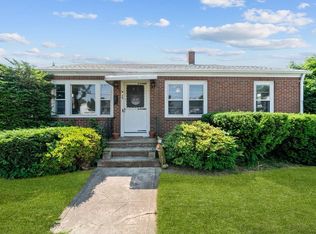 29 Peerless St, Cranston, RI 02910