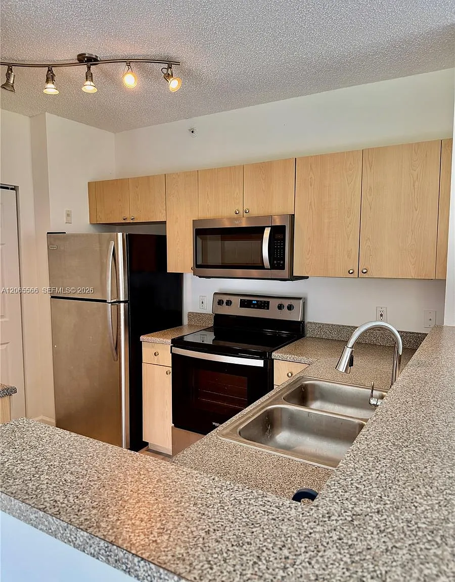 El-Ad Nob Hill Condo — Photo 4
