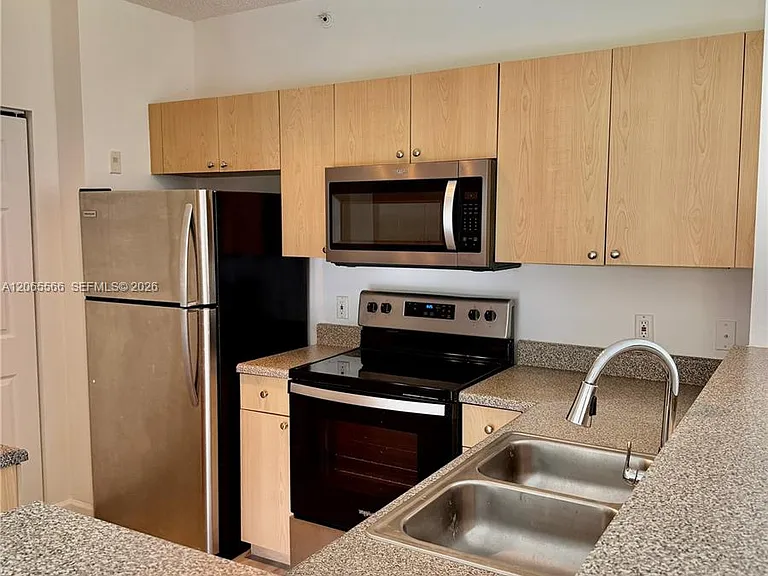 8010 N Nob Hill Rd #102 — Photo 4