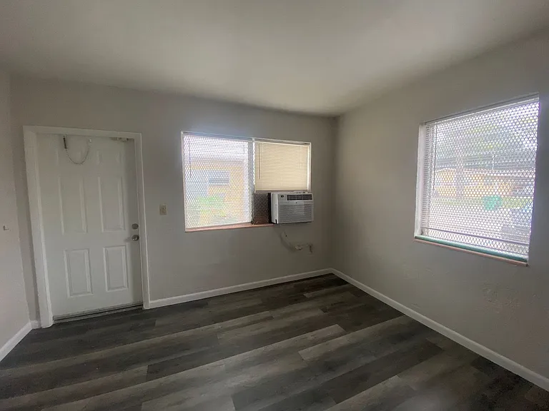361 Sharar Ave — Photo 10