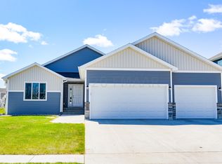 722 Albert Dr W, West Fargo, ND 58078