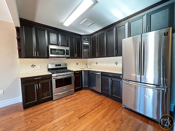 5th image of 2116 31st Ave APT 5D