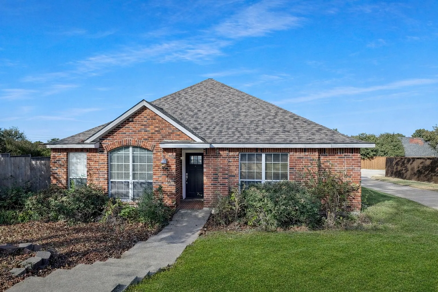 4 bed, 1941 sqft, $2,400 — Photo 1