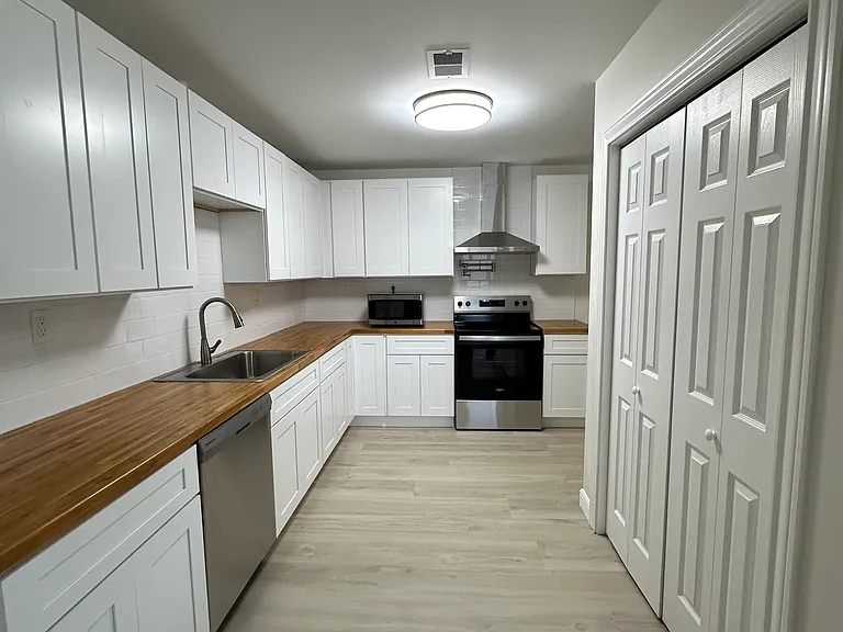 322 Texas Ave #A — Photo 2