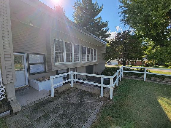 2nd image of 833 N West Dr