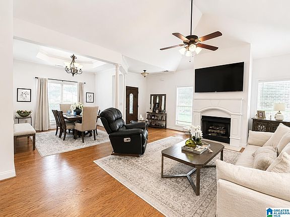 2nd image of 413 Ballantrae Rd