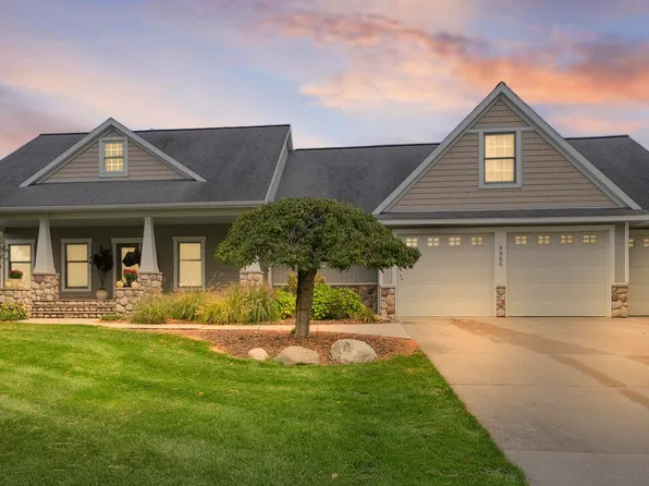 8886 Stonepoint Ct, Jenison, MI 49428